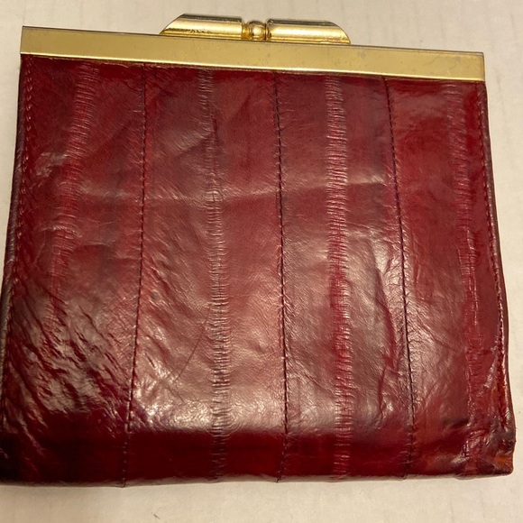 Genuine Eel Red Rust with Gold Metal Twist Snap Closure Vintage Pocket Wallet. - Picture 2 of 6